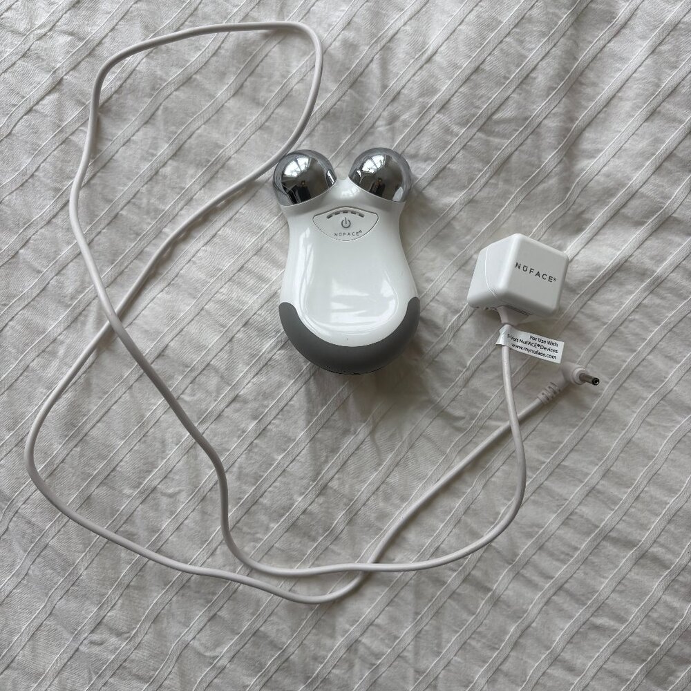 NuFace Mini with charging cord